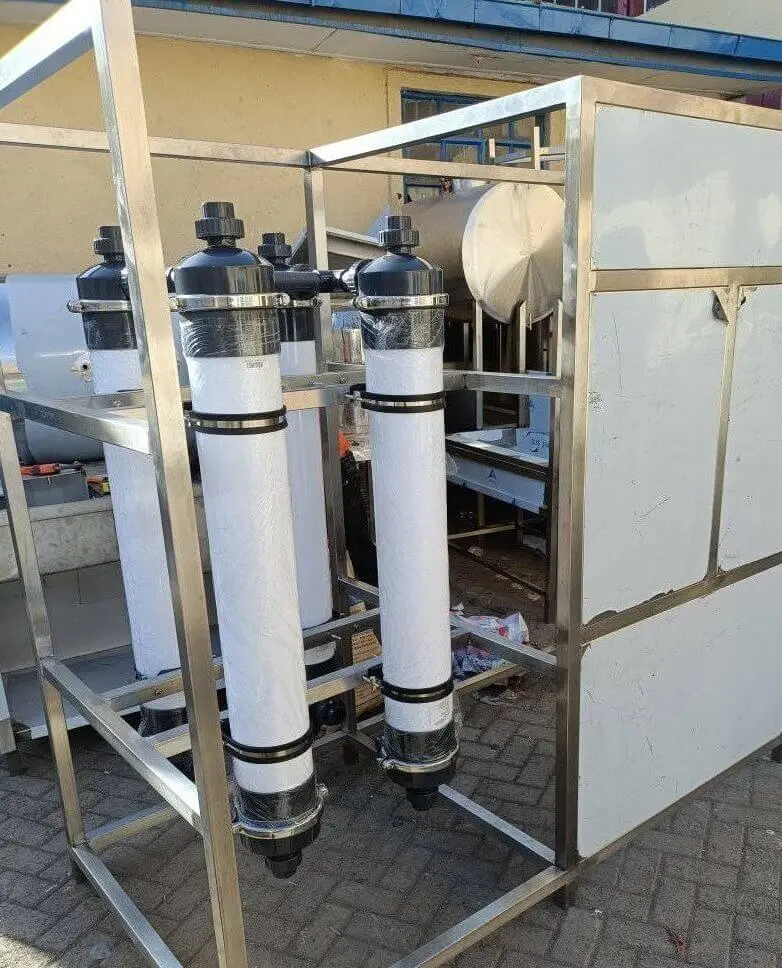 Water infrastructure and treatment installation near a coastal environment